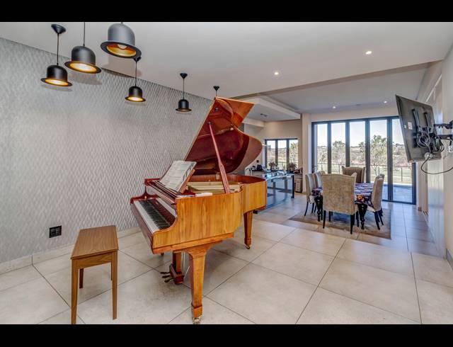 5 BEDROOM GOLF ESTATE FOR SALE IN STEYN CITY